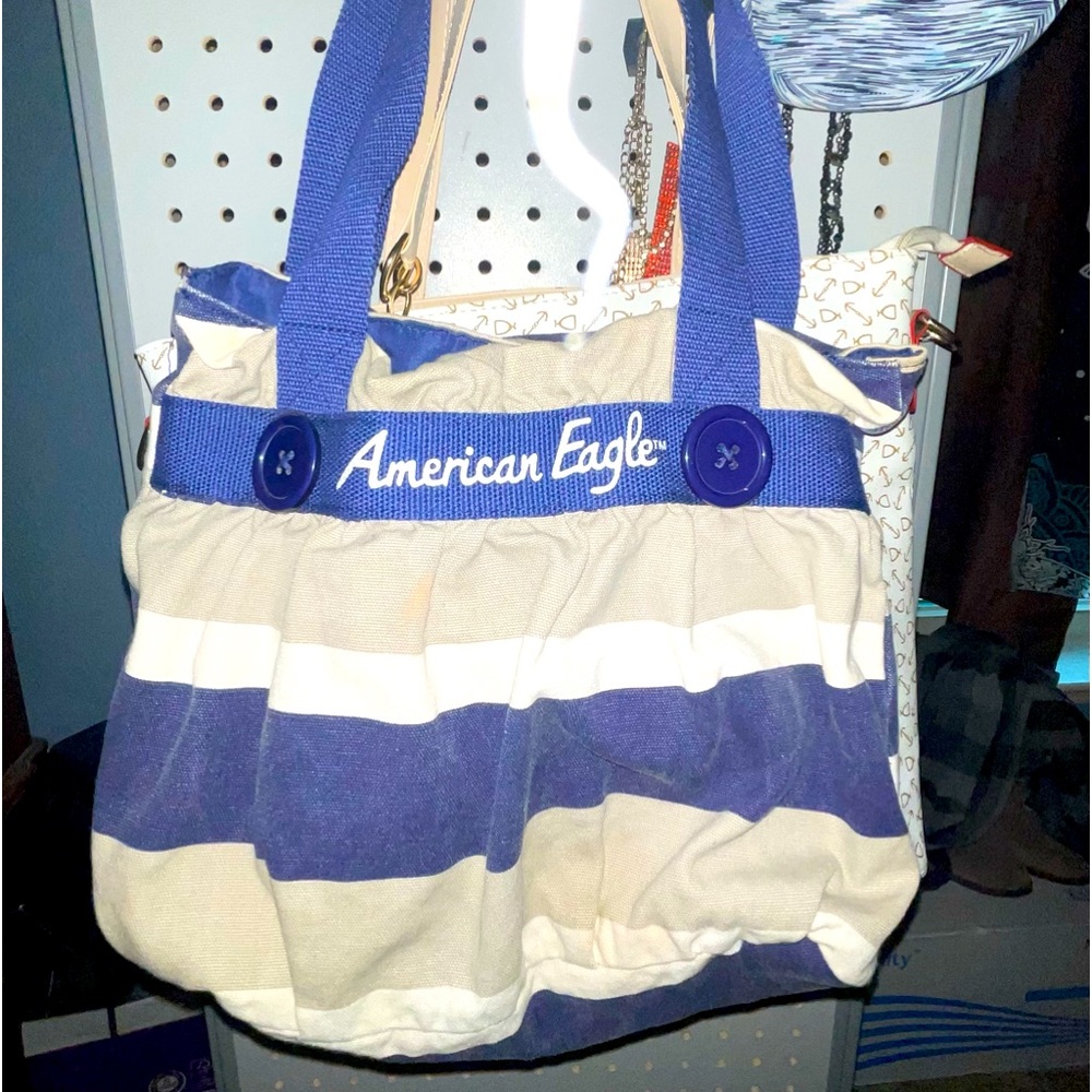 Pretty tote and very spacious ❤️🤩